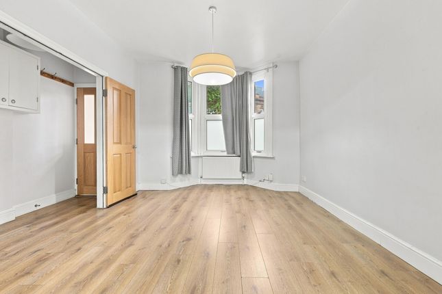 118 Capworth Street, London photo 4
