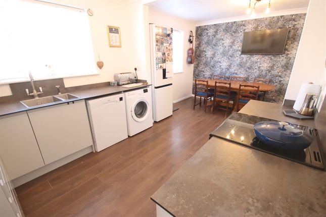 2, Crown Close, Chippenham photo 4