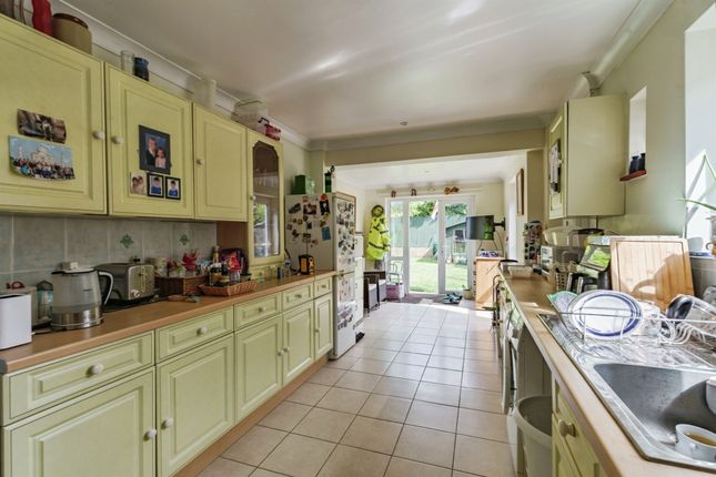 19, Lynton Close, Hassocks photo 3