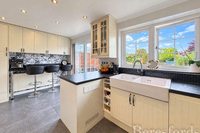 9, Shelley Avenue, Hornchurch photo 3
