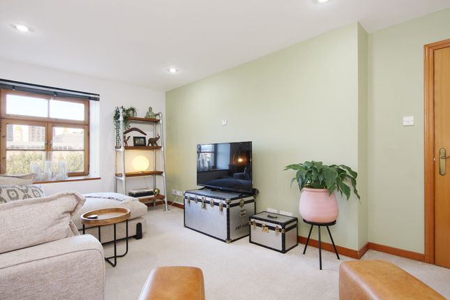 102/87 Commercial Street, The Shore, Edinburgh, EH6 6LT photo 3