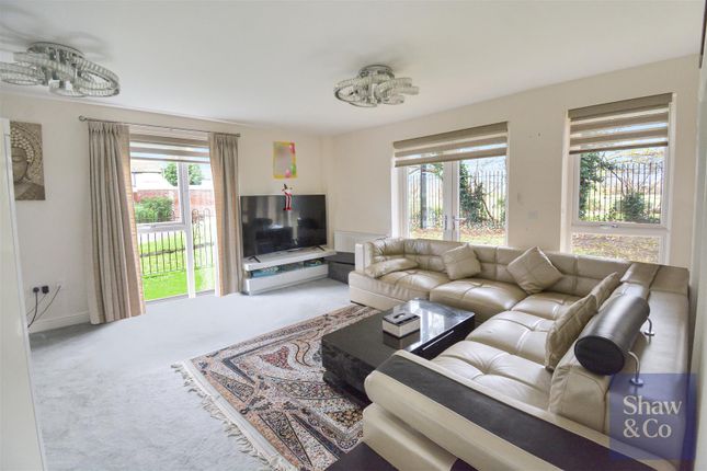 Mayfair Court, Flat 29, Hunting Place, Hounslow photo 2