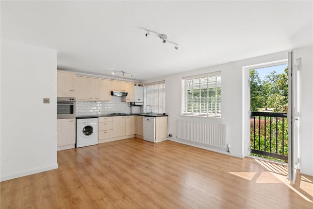 201, Harrowdene Gardens, Teddington photo 2