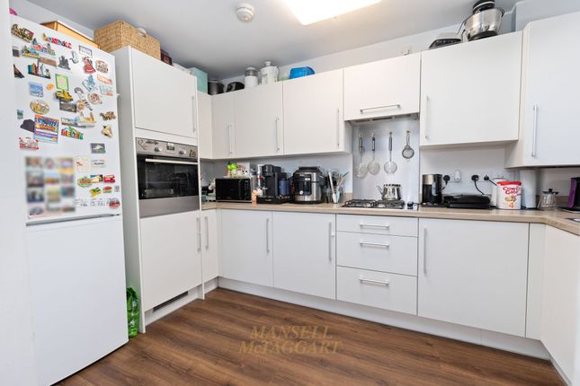 2 Zircon House Daffodil Crescent, Crawley photo 3