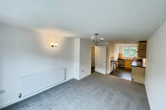 Flat 4, Oliver House, Oliver Lane photo 4