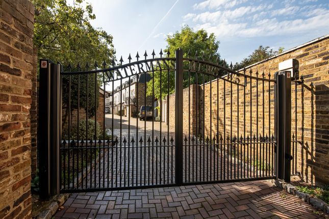 3, Watermans Mews, The Mall, London photo 2