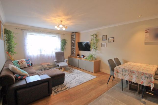 Flat for sale in Allington Close, Greenford