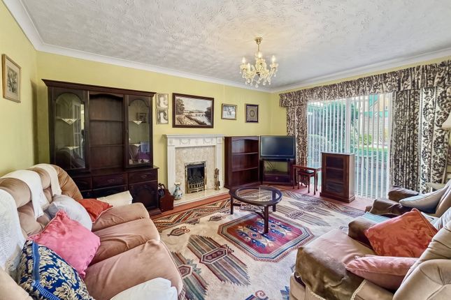14, Ditchling Close, Eastbourne photo 4