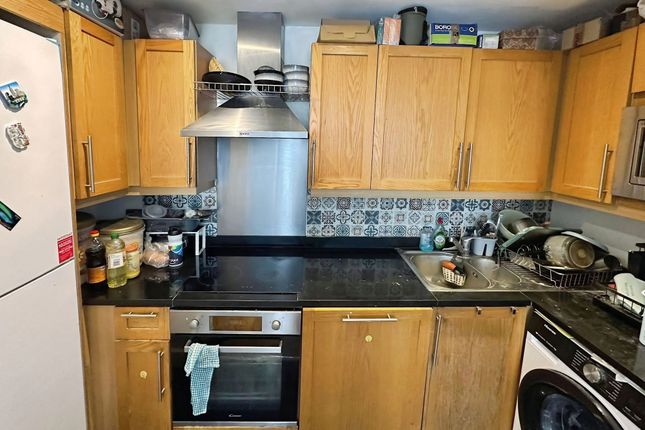 Flat 424, Platinum House Lyon Road, Harrow photo 3