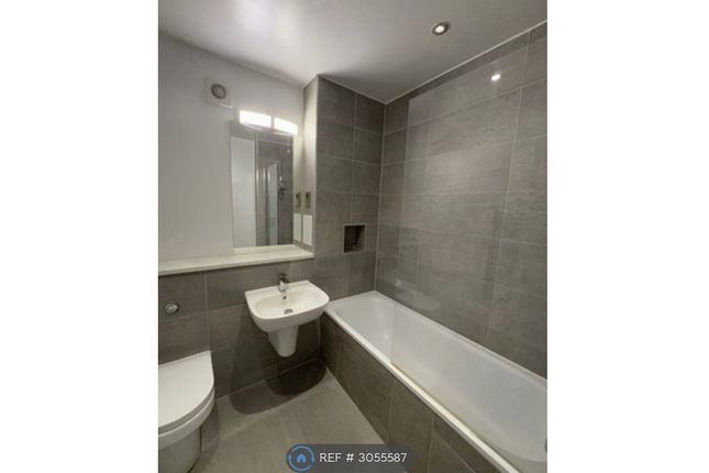 Flat, Adelphi Court Maple Road, London photo 2