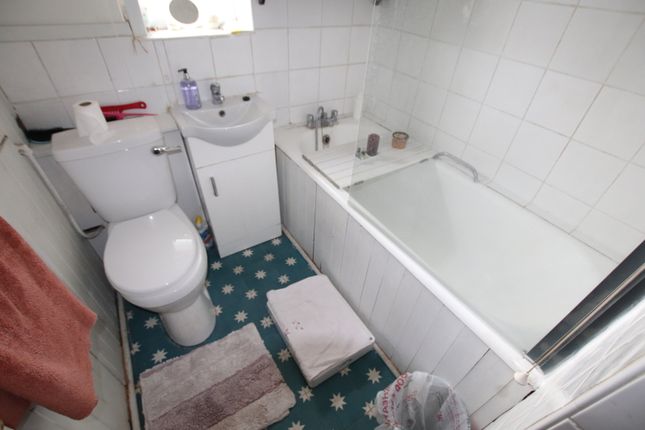 Flat 6, Rowan Court, Burnt Ash Hill, LONDON photo 4