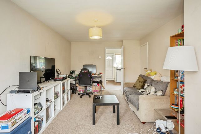 23, Oak Tree Close, Nottingham photo 2