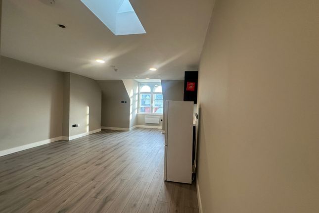 Flat 6 43A High Street, Leicester photo 4