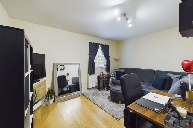 8 The Coppins Great North Road, Welwyn Garden City photo 2