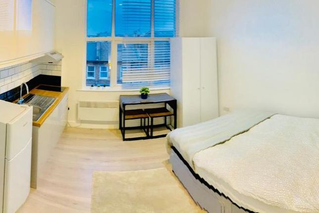 Thumbnail Room to rent in Meyrick Road, London