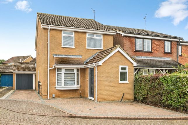 3-bed house on 36, Truro Gardens, Flitwick, £400,000