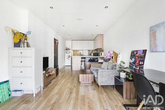 Flat Flat 76, 14, Aerodrome Road, London photo 2