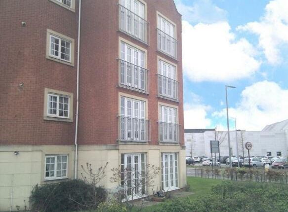 Flat to rent in Madison Avenue, Brierley Hill, West Midlands