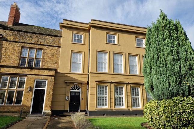 Flat to rent in Mercia House, South Bar Street, Banbury, Oxon