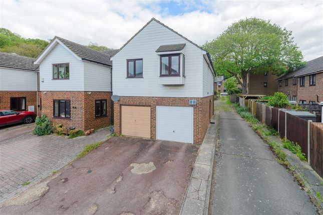2-bed house on Brissenden Close Upnor, Rochester, £159,000