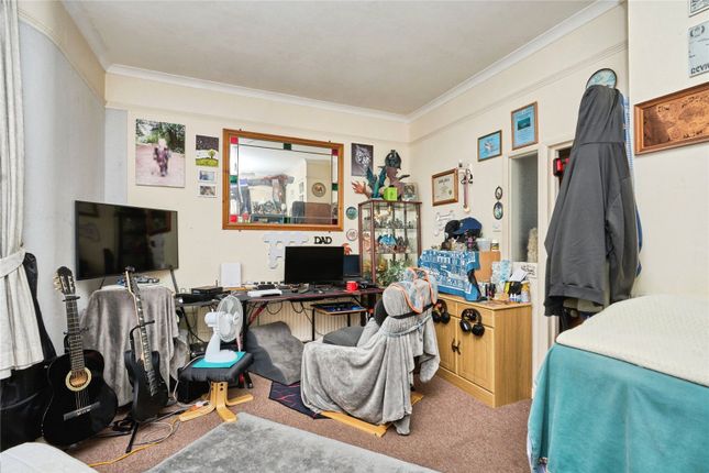 Flat 3, 66, George Street, Isle of Wight photo 3