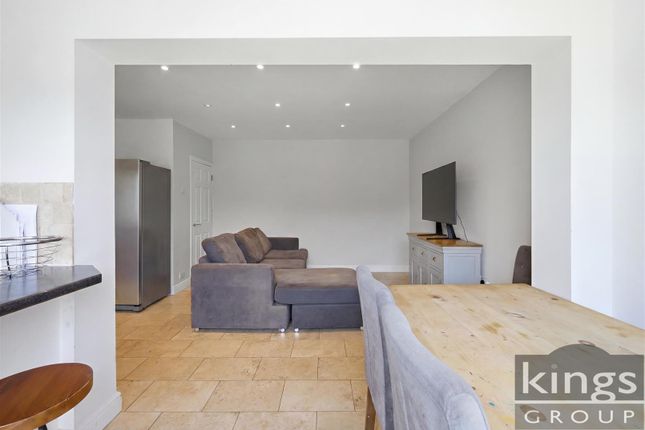 211, High Road, Broxbourne photo 4