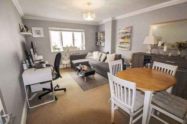 Flat for sale in Timber Hill Road, Caterham