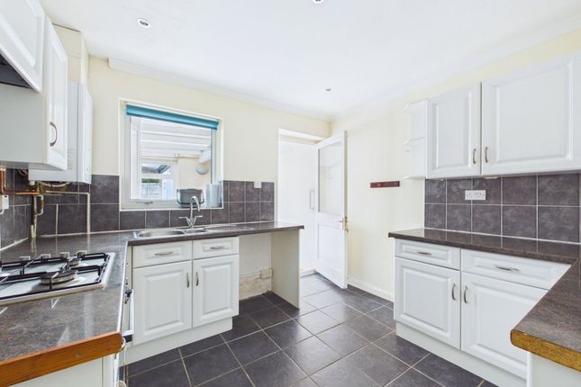 8 Frobisher Road, Bognor Regis photo 2