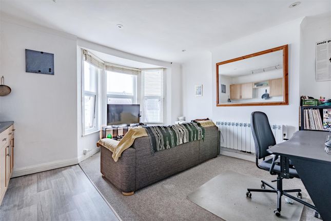Top Floor Flat, 144, Westbourne Street, Hove photo 2