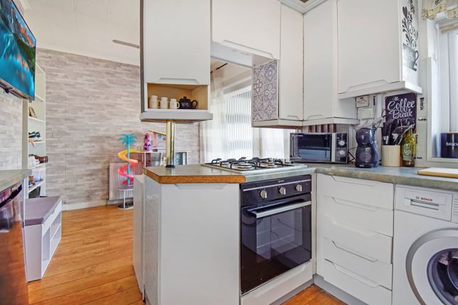 46, Sandringham Avenue, Leyland photo 4