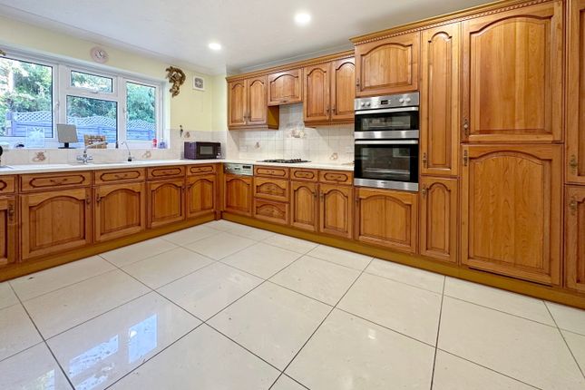 63, Chalford, Westbury photo 4
