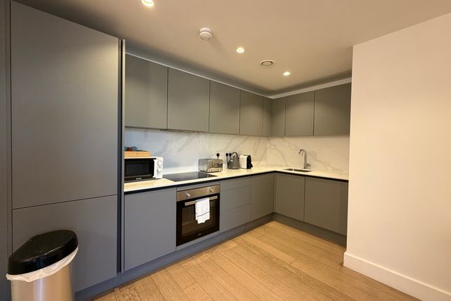 Harlequin Avenue, Brentford photo 2