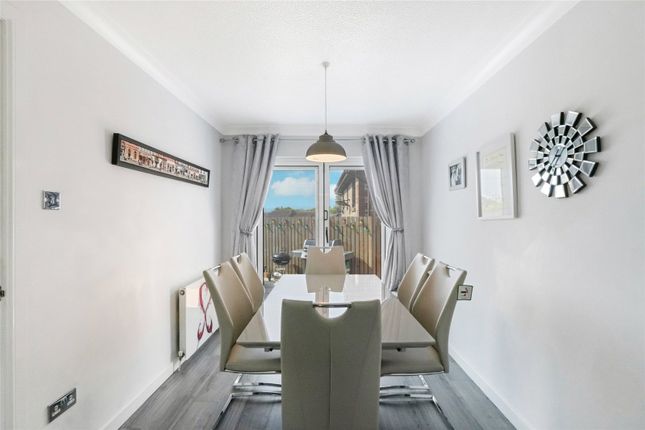 5, Linister Crescent, Howwood photo 4