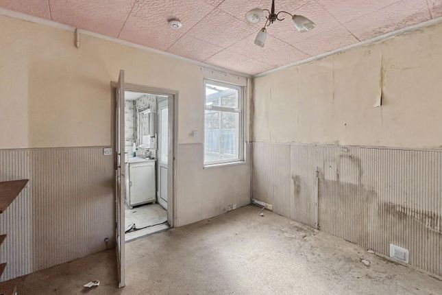 19 Park Road, Caterham photo 5