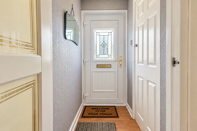 28, Roxburgh Place, Stenhousemuir photo 2
