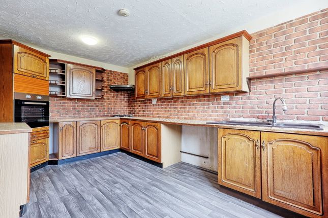 3, Church Road, Tilbury photo 4
