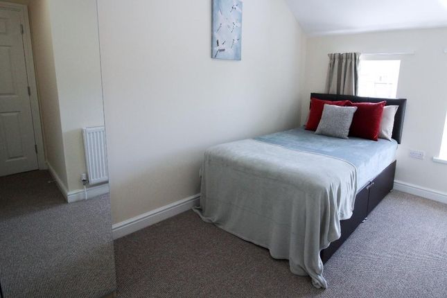 Shared accommodation to rent in Central Drive, New Rossington, Doncaster