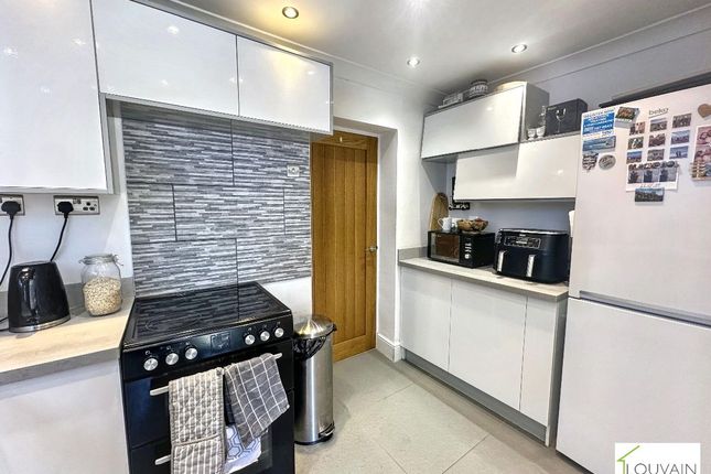 19 Arnold Place, Tredegar photo 3