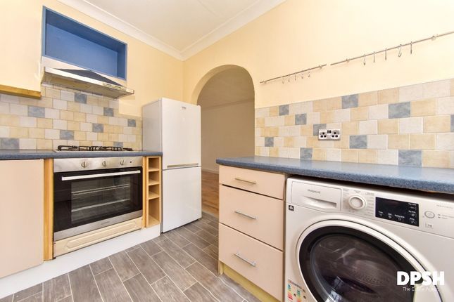 26 Wolley Drive, Leeds photo 3