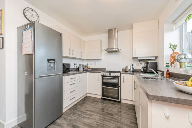 31, Weavers Mill Way, Holmfirth photo 3