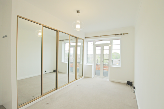 Flat to rent in Langham Court, Wyke Road, Raynes Park