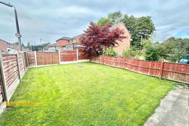 2, Centre Gardens, Bolton photo 2