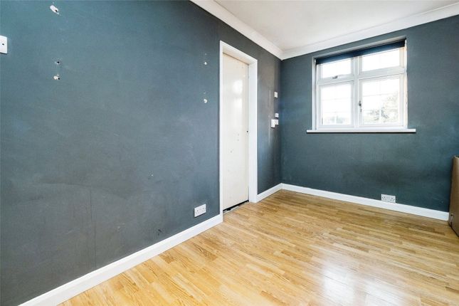 End terrace house for sale in Chestnut Avenue, Hornchurch