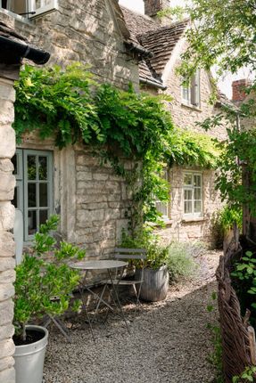 Pear Tree Cottage, 6, The Butts, Cirencester photo 4