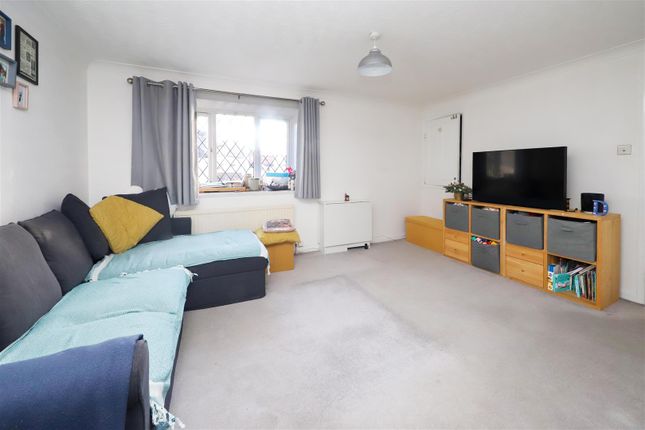 Thumbnail Maisonette for sale in Padcroft Road, Yiewsley, West Drayton