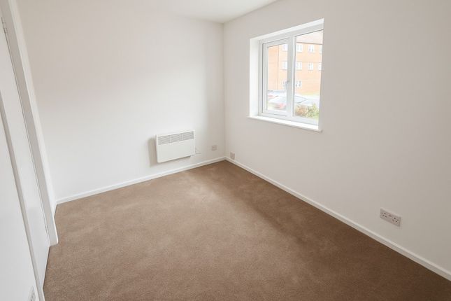 34 Moorland Gardens, Luton photo 4