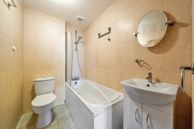 Flat 1, Shaftsbury House 16A,, Perry Hill, London photo 4