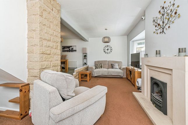 48, Longlands Bank, HOLMFIRTH photo 3