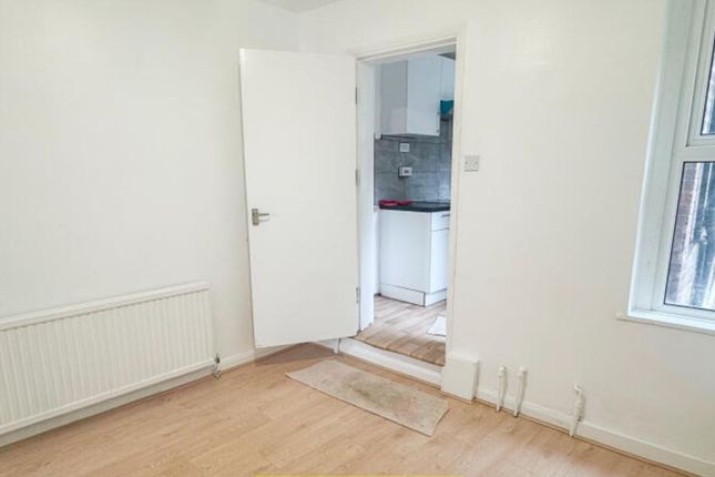 146 Hartley Road, Luton photo 2