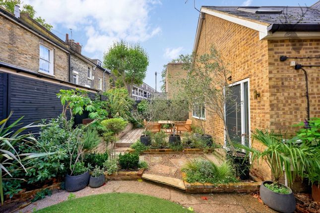 131a Tredegar Road, London photo 3